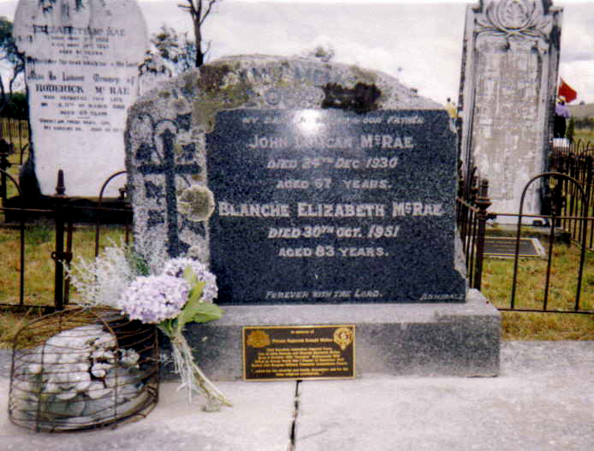 Photo of headstones/Blanche Elizabeth McRae d1951 hdstn Kilcoy cem Wollomombi